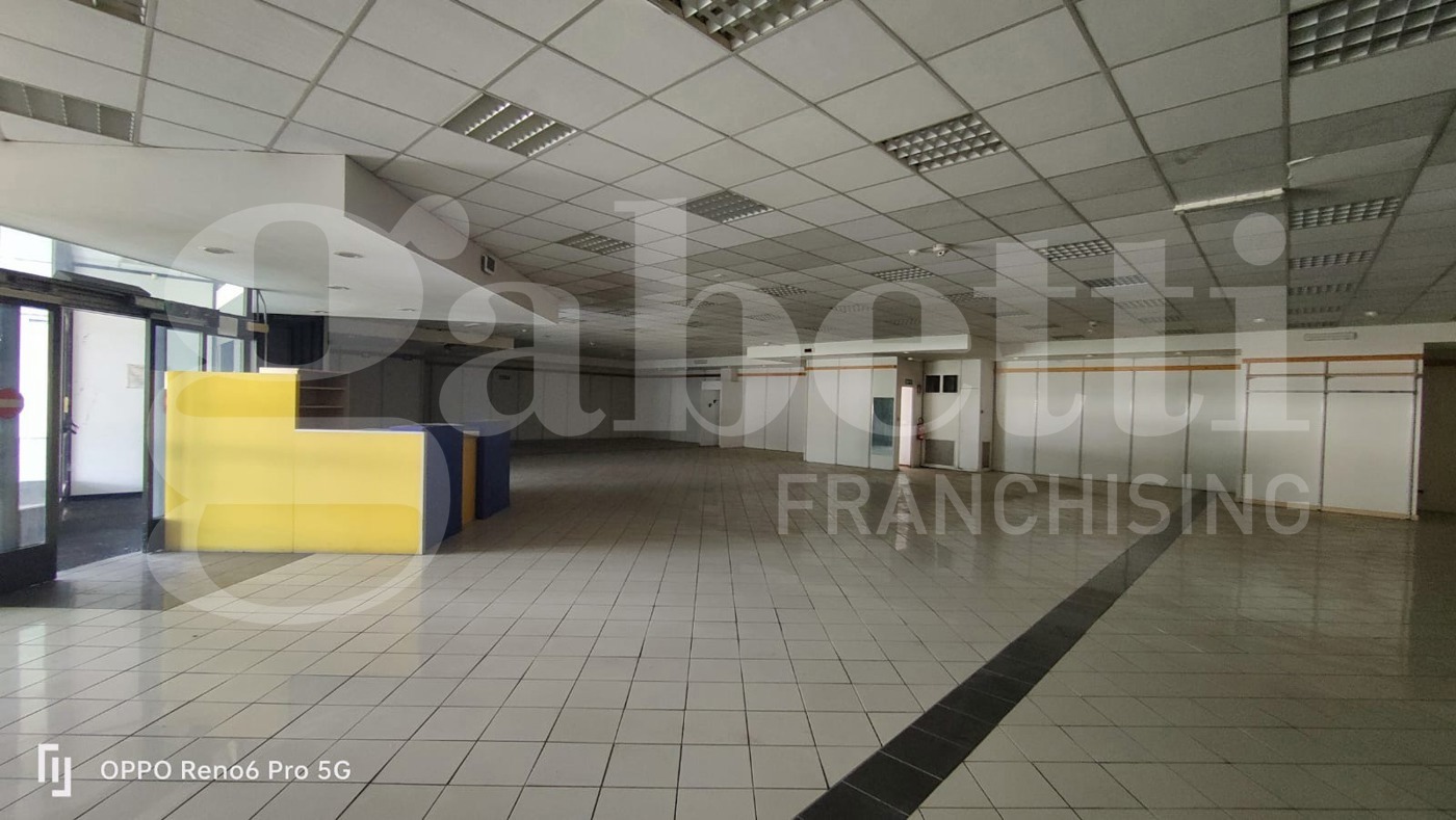 Capannone con box doppio a Quaregna Cerreto