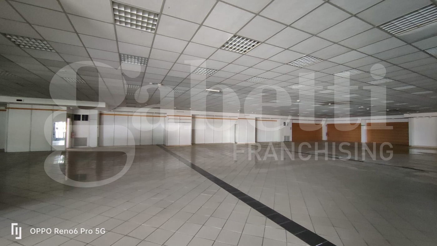 Capannone con box doppio a Quaregna Cerreto