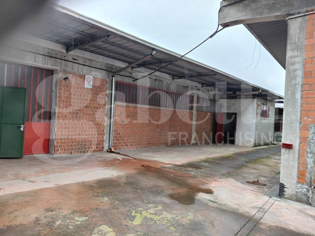 Magazzino in vendita a Camburzano