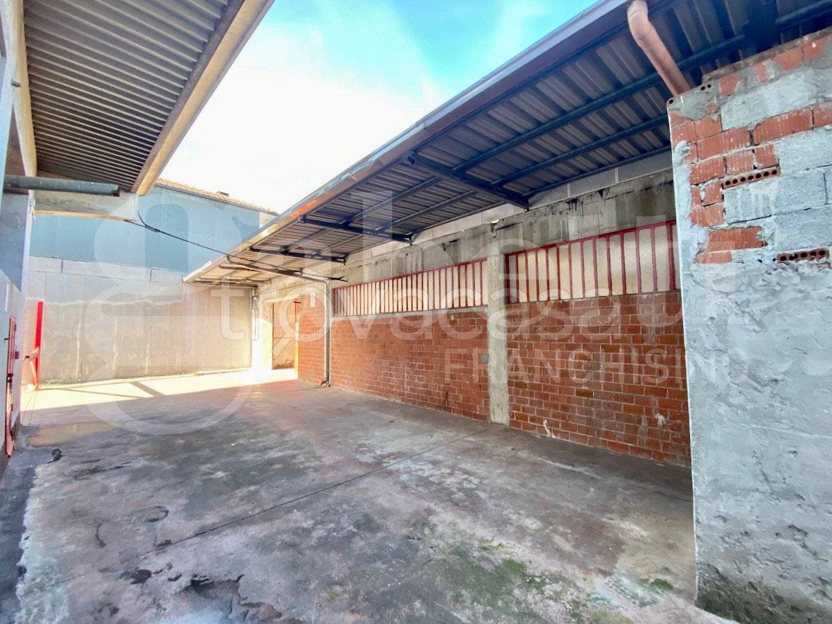 Magazzino in vendita a Camburzano