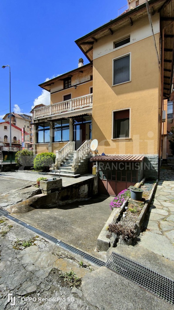 Casa indipendente con giardino a Gaglianico