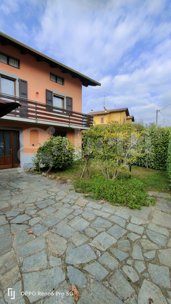 Casa indipendente con giardino a Cossato