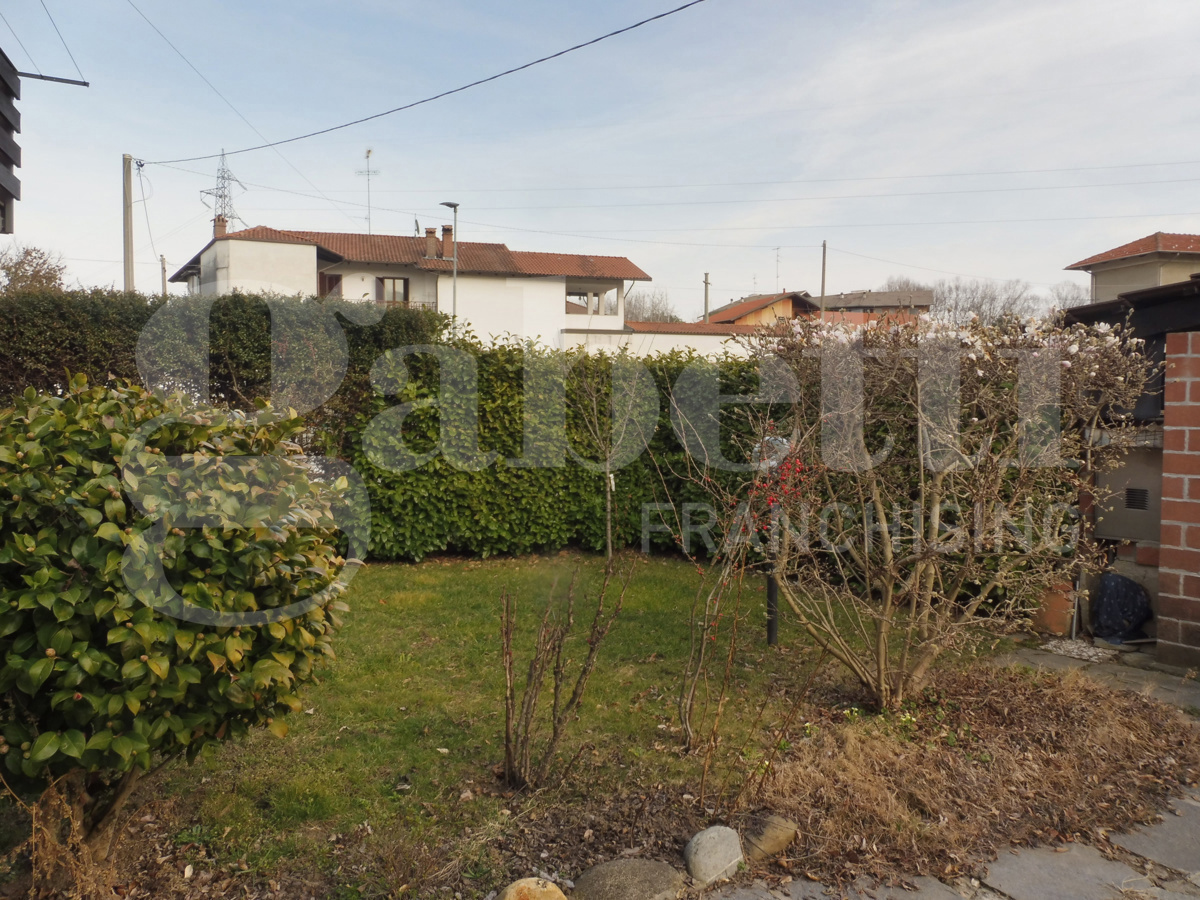 Casa indipendente con giardino a Cossato