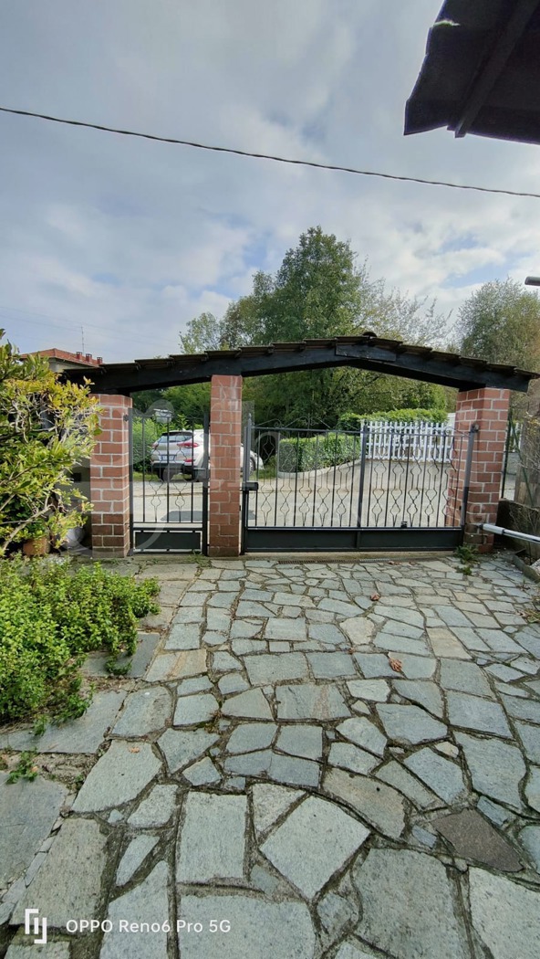 Casa indipendente con giardino a Cossato