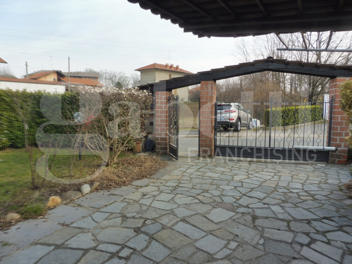 Casa indipendente con giardino a Cossato