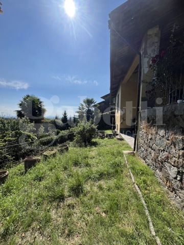 Casa indipendente con giardino a Zumaglia