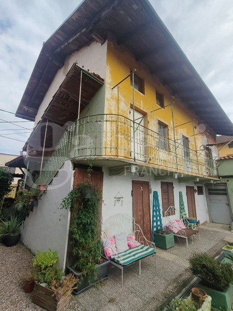 Casa indipendente da ristrutturare a Cerrione