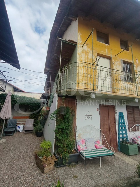 Casa indipendente da ristrutturare a Cerrione
