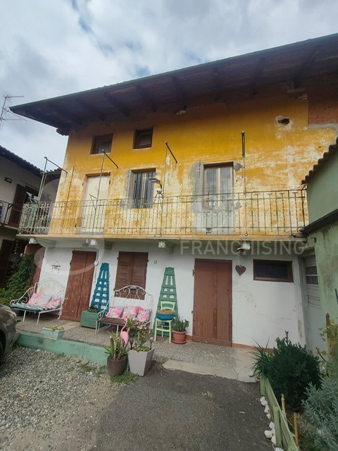 Casa indipendente da ristrutturare a Cerrione