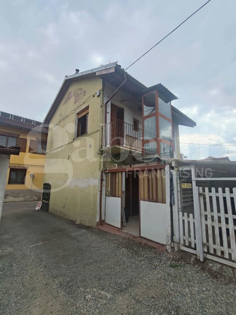 Casa indipendente da ristrutturare a Cerrione