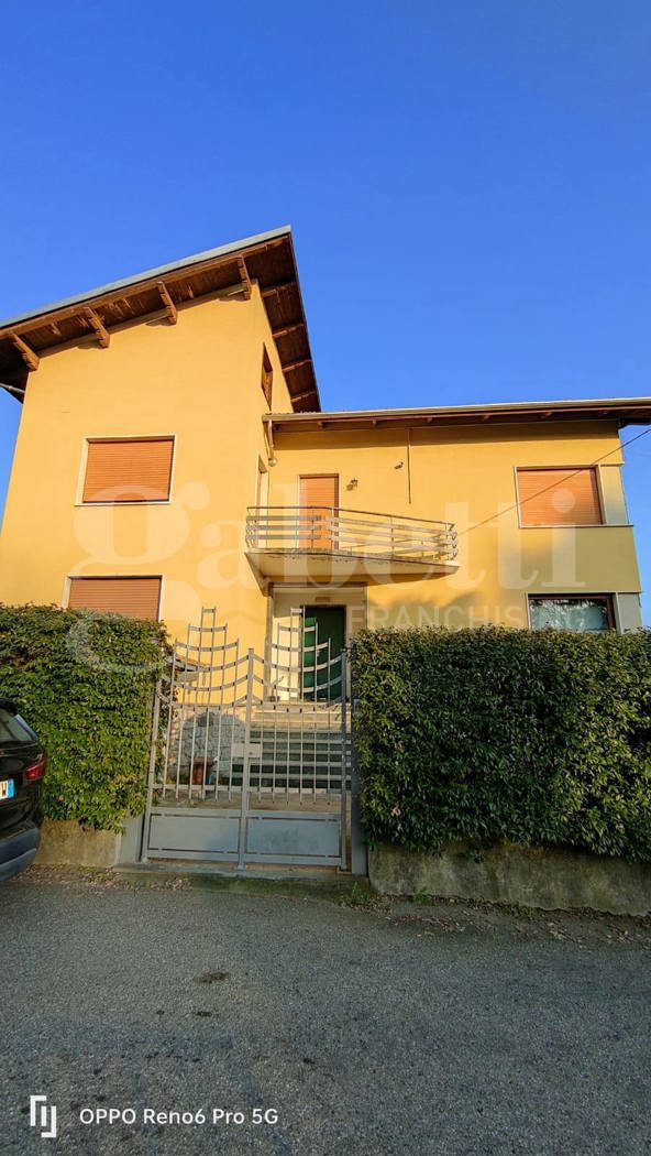 Trilocale con box a Biella