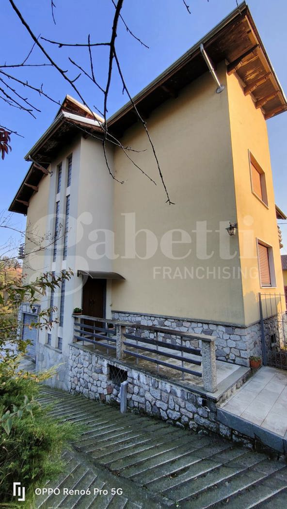Trilocale con box a Biella