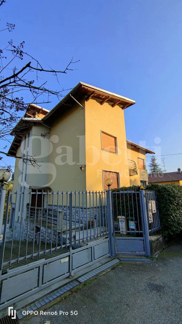 Trilocale con box a Biella