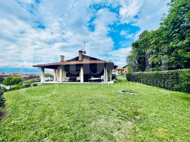 Villa con giardino a Zubiena
