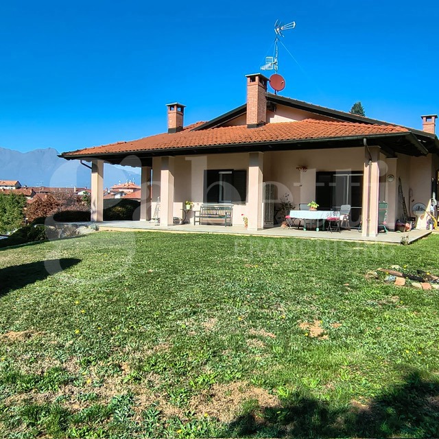 Villa con giardino a Zubiena