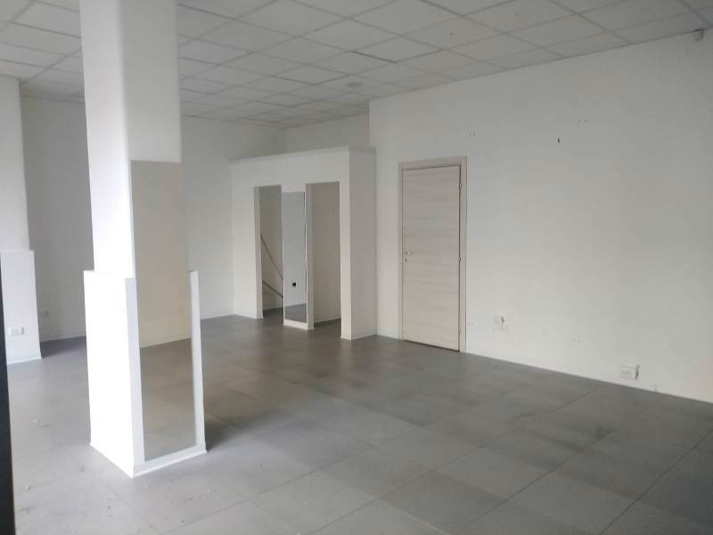 Negozio in affitto a Catania