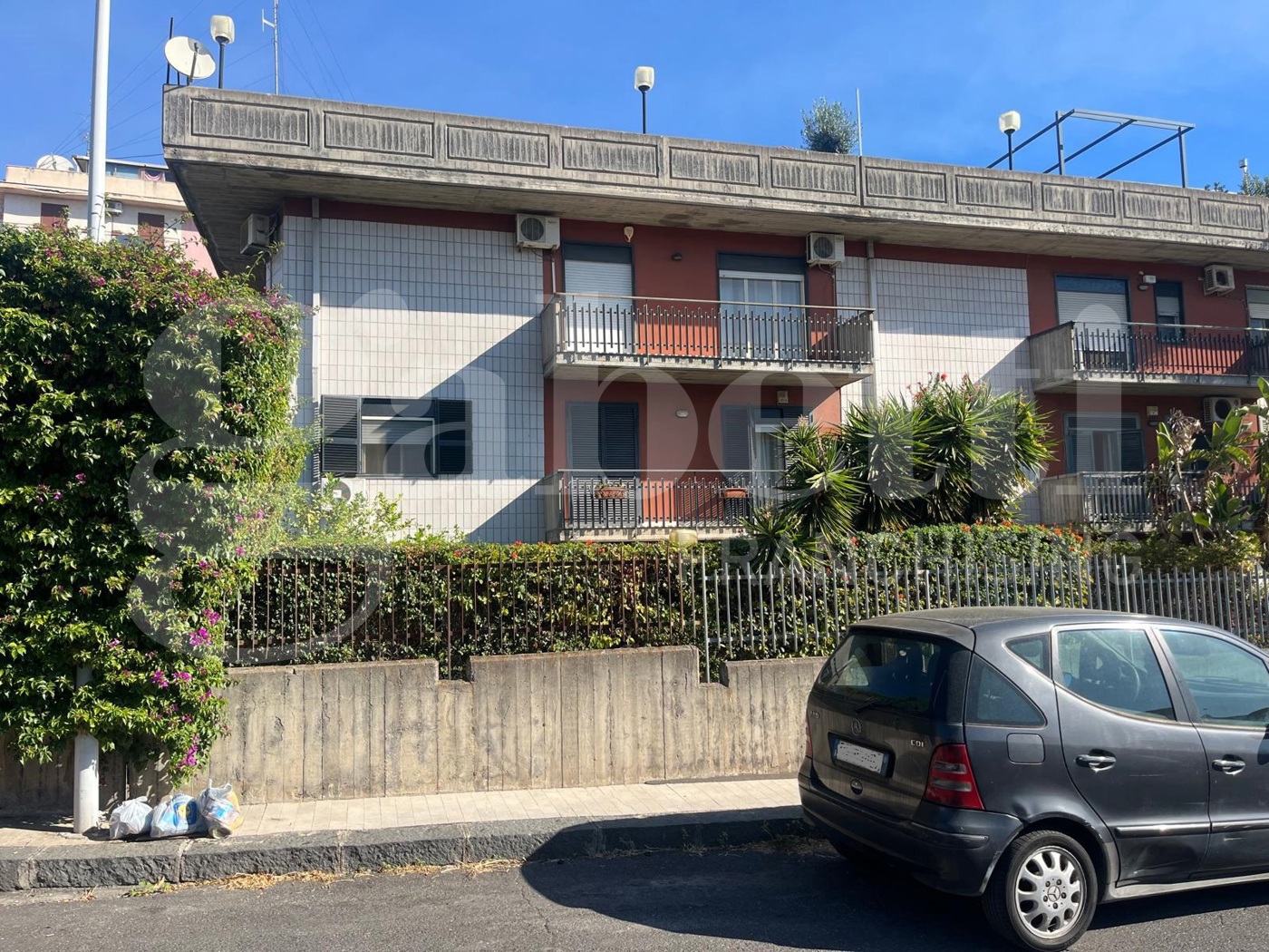 Trilocale arredato in affitto a Catania