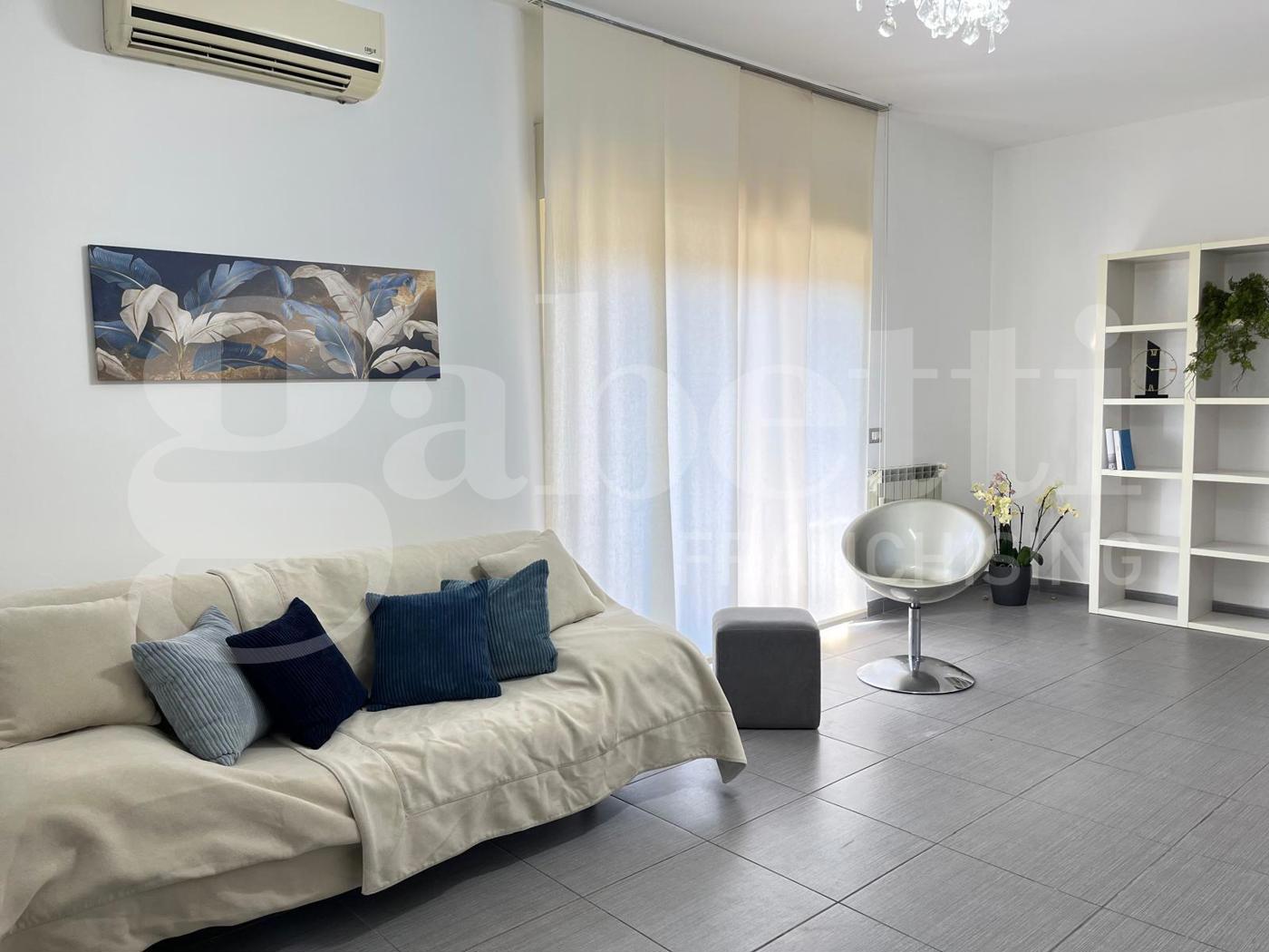 Trilocale arredato in affitto a Catania