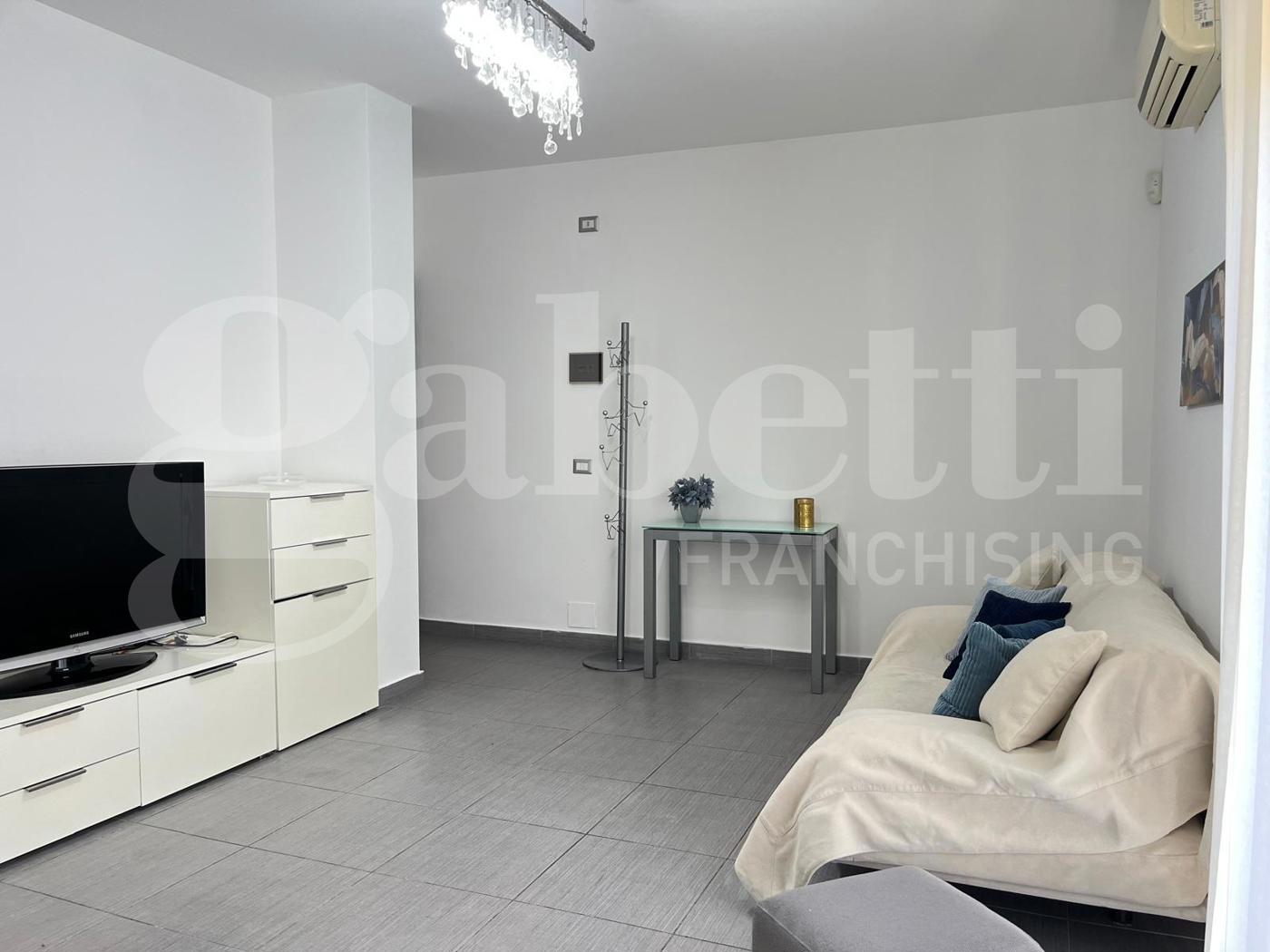 Trilocale arredato in affitto a Catania