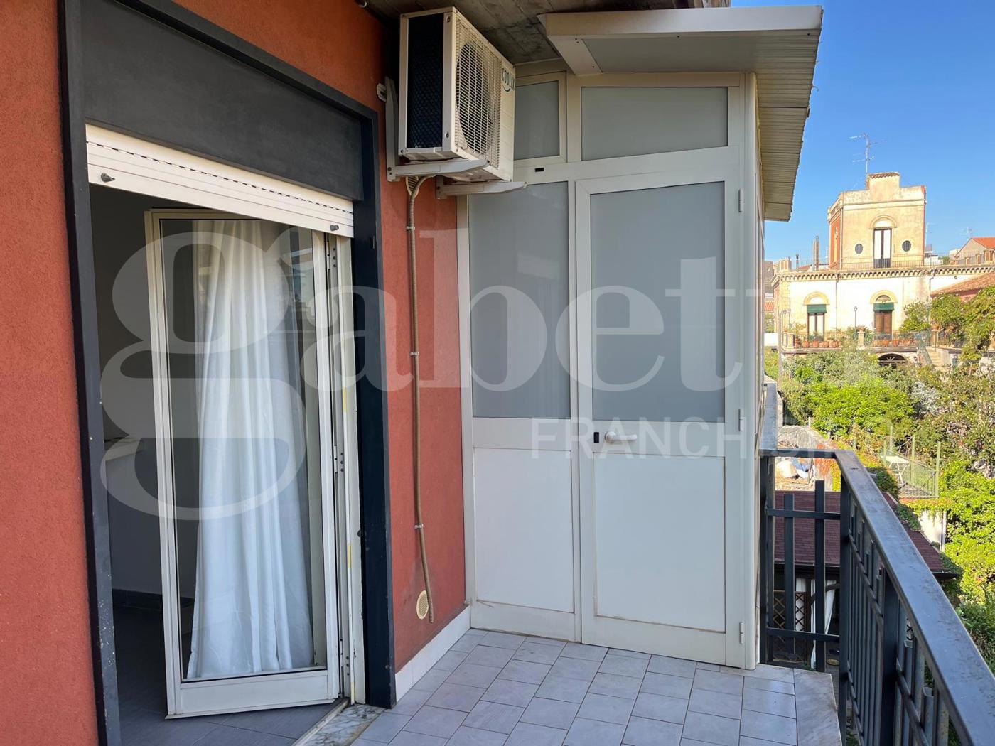 Trilocale arredato in affitto a Catania