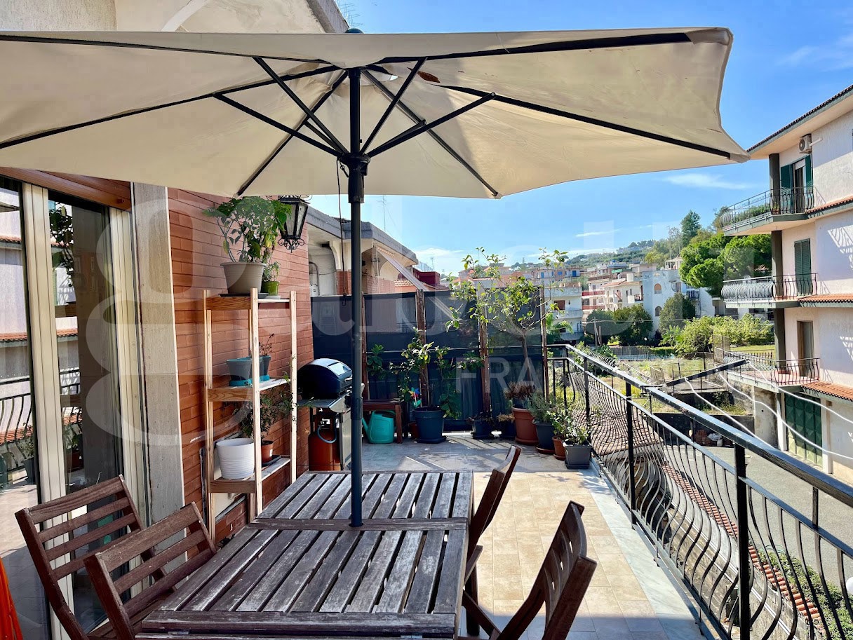 Attico vista mare a Aci Castello