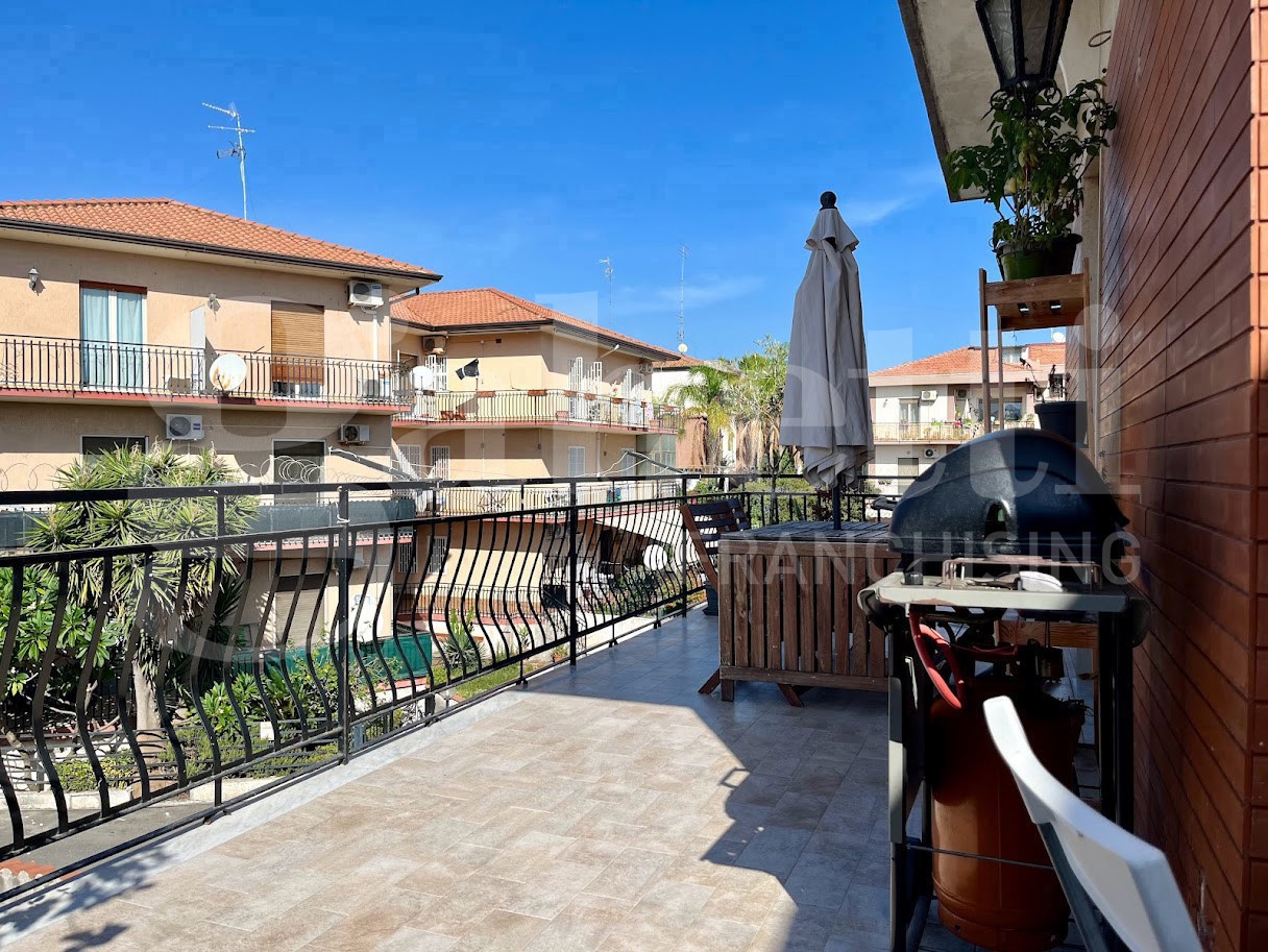 Attico vista mare a Aci Castello