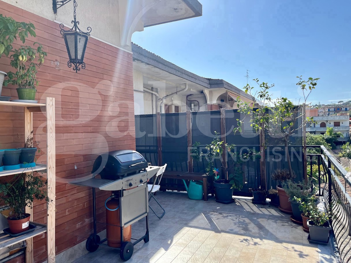 Attico vista mare a Aci Castello