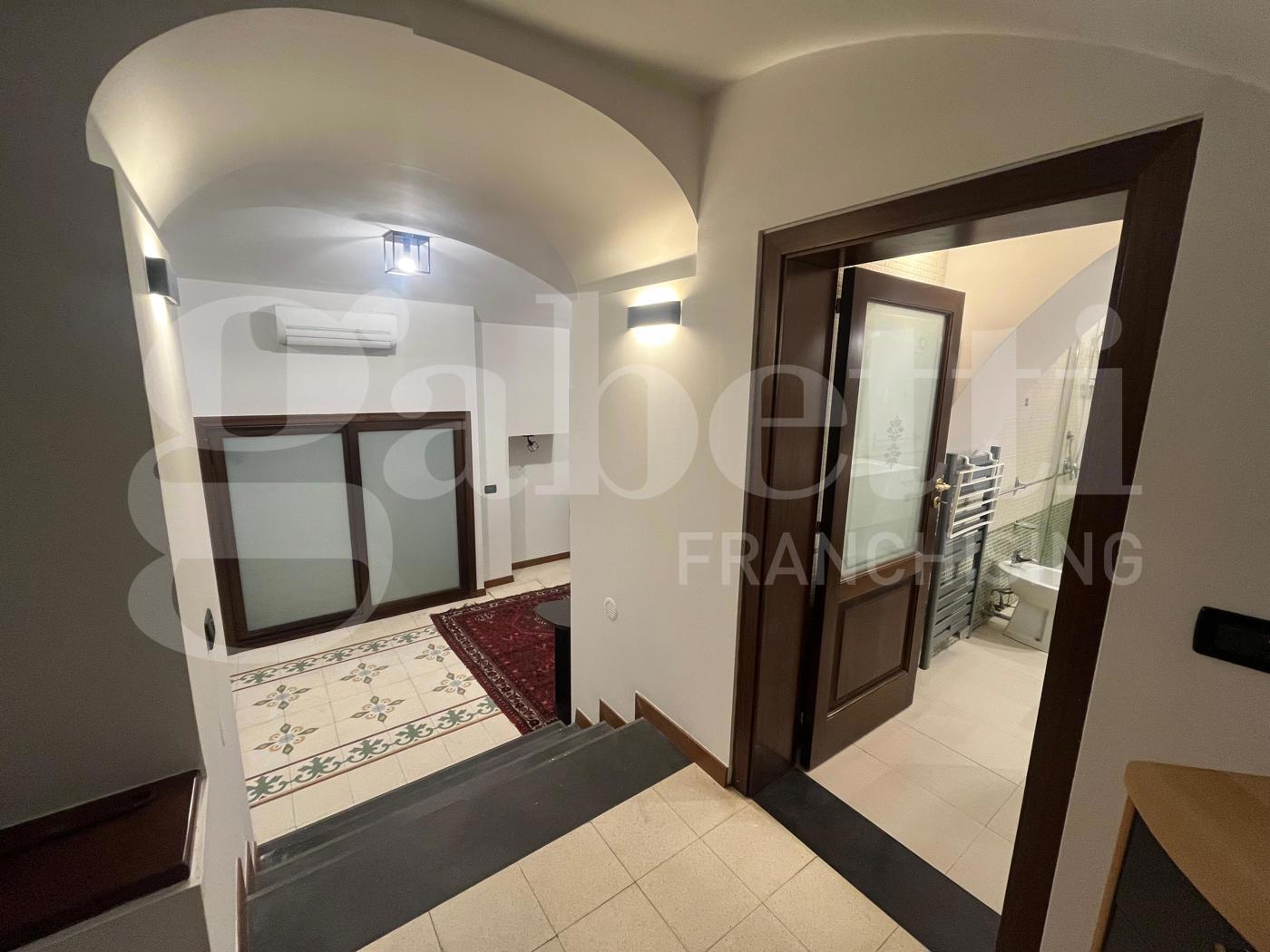 Monolocale arredato in affitto a Catania