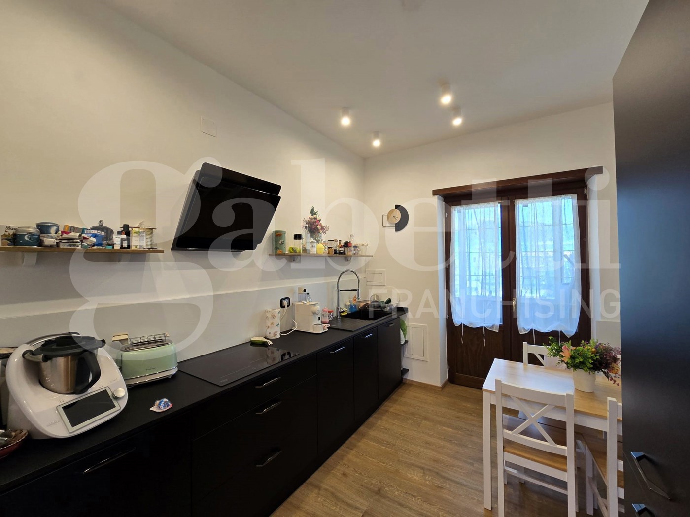 Quadrilocale con box a Isernia