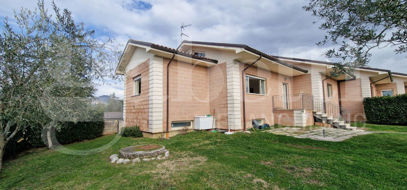 Casa indipendente con giardino a Isernia