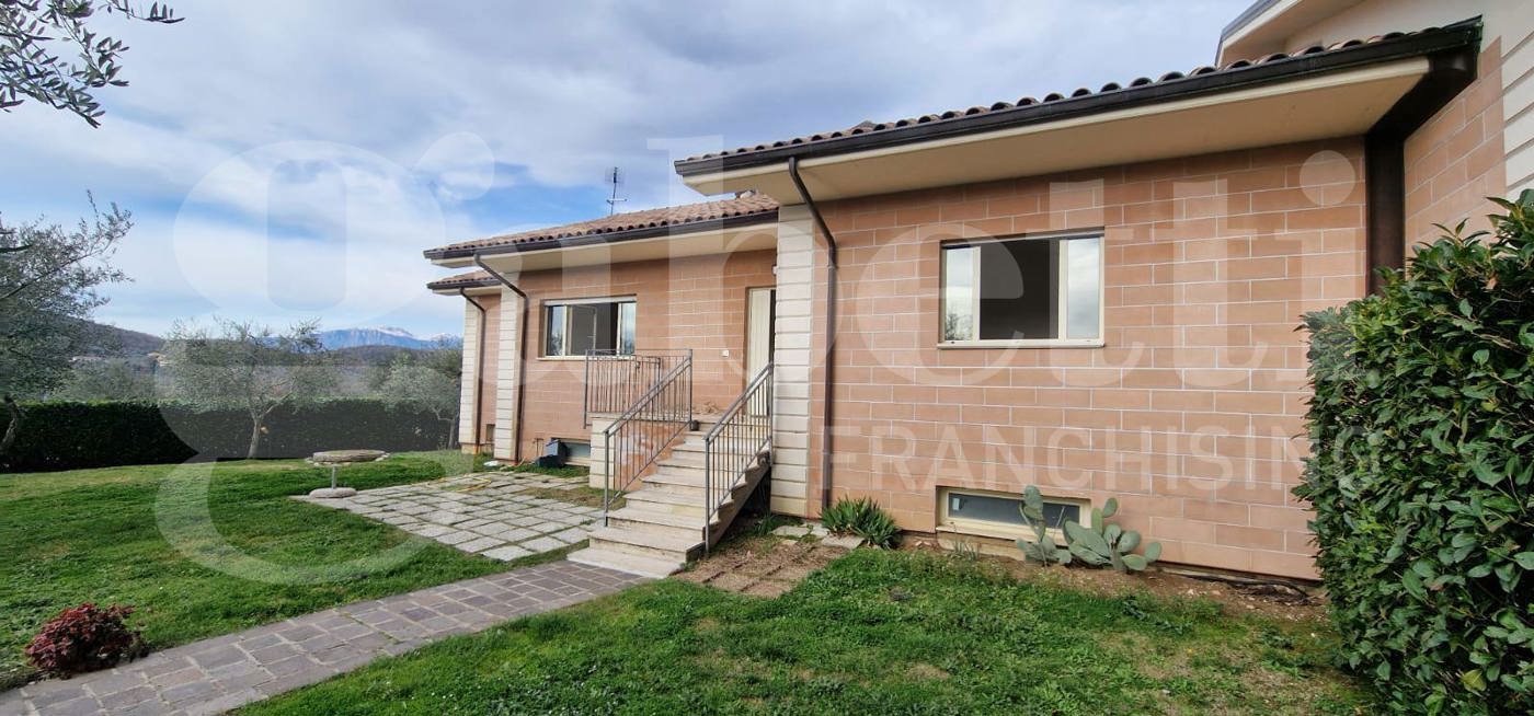 Casa indipendente con giardino a Isernia