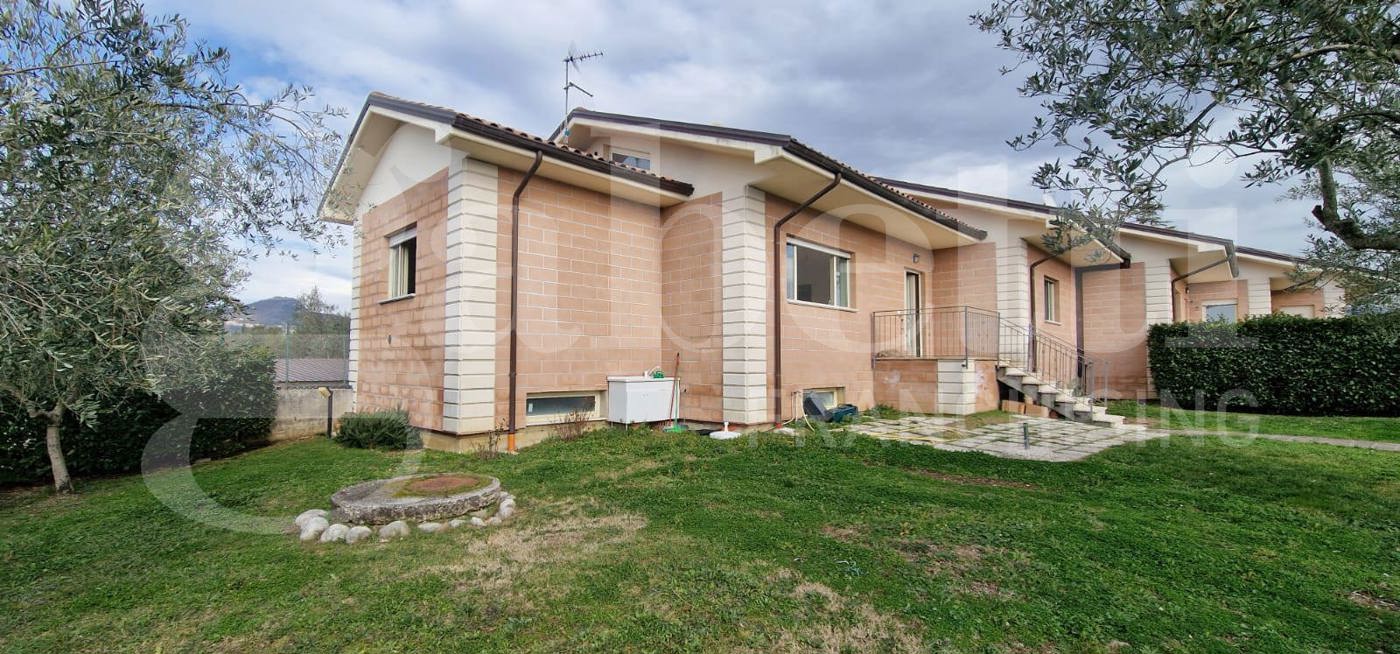 Casa indipendente con giardino a Isernia