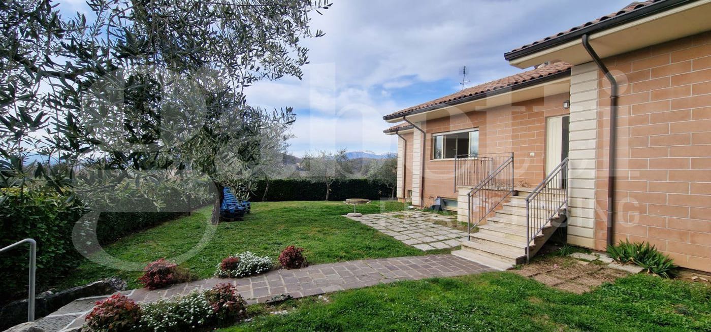 Casa indipendente con giardino a Isernia