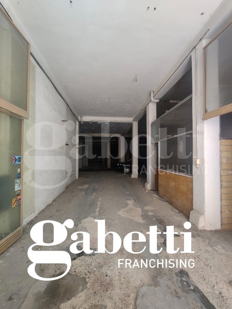 Magazzino in vendita a Macerata