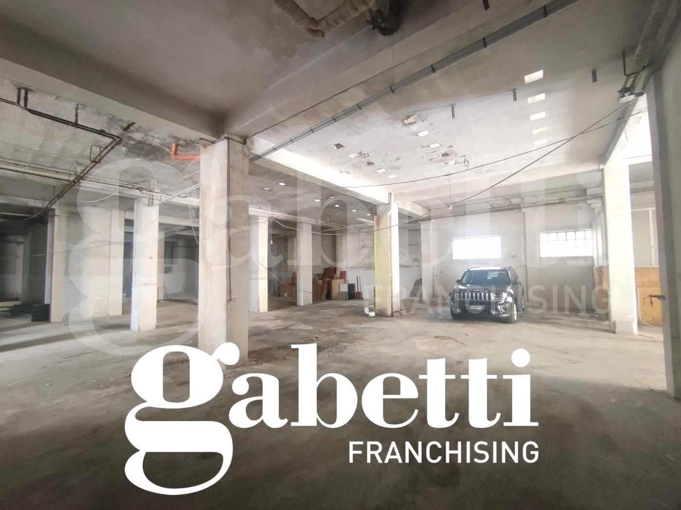 Magazzino in vendita a Macerata