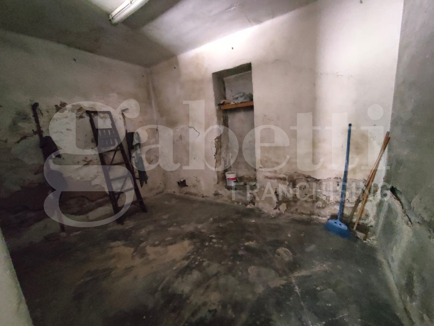 Magazzino in vendita a Macerata