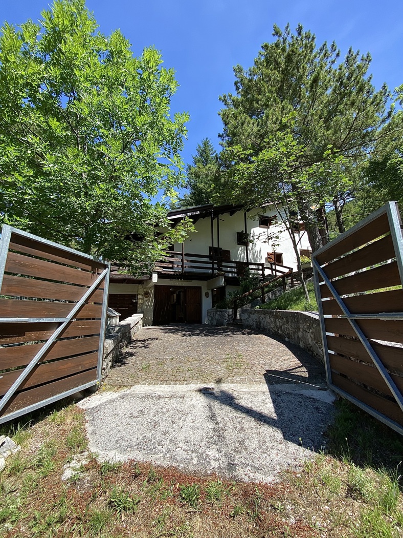 Casa indipendente in vendita a Bolognola