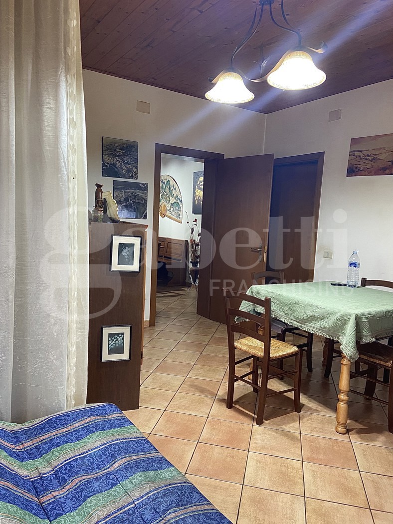 Casa indipendente con giardino a Treia