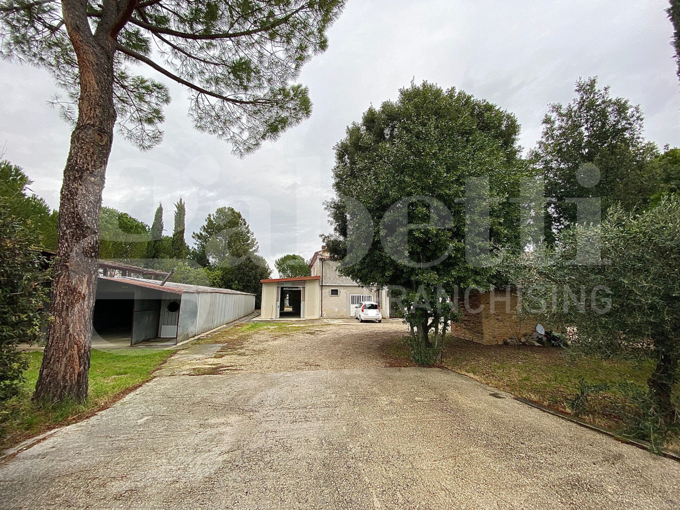 Casa indipendente con giardino a Treia