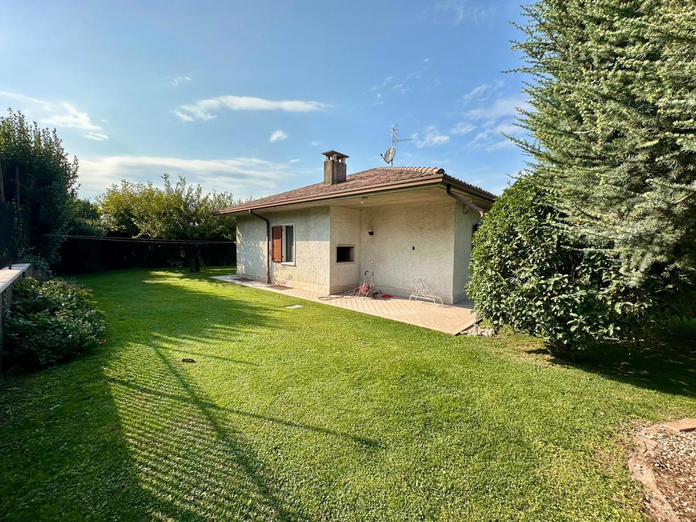 Villa con giardino a Peschiera del Garda