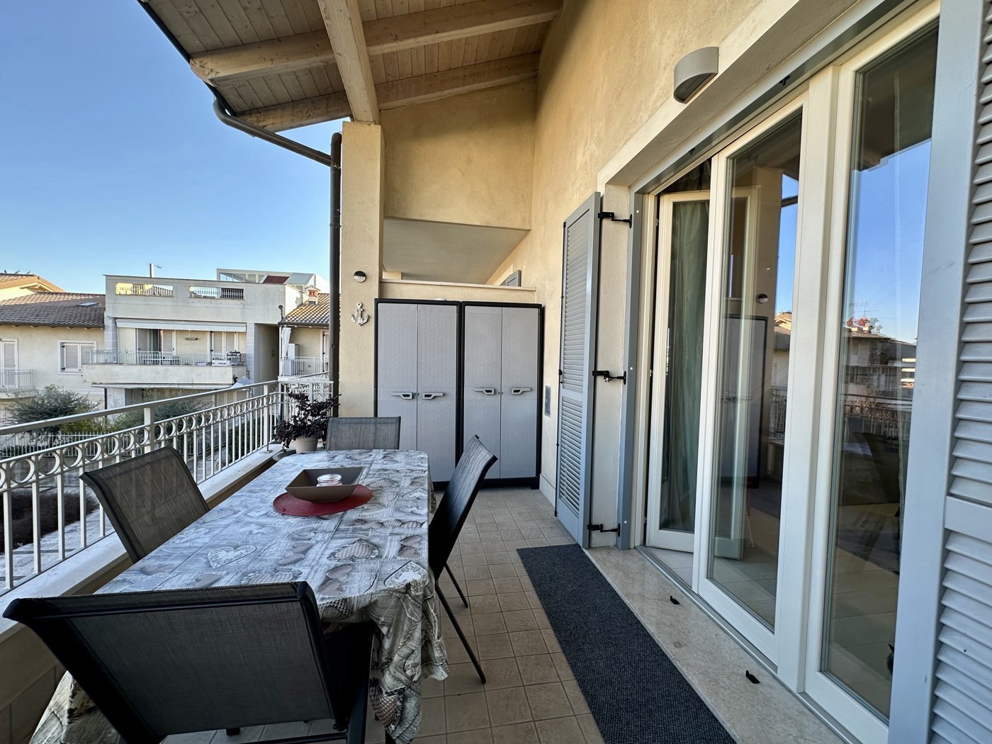 Trilocale arredato in affitto a Peschiera del Garda