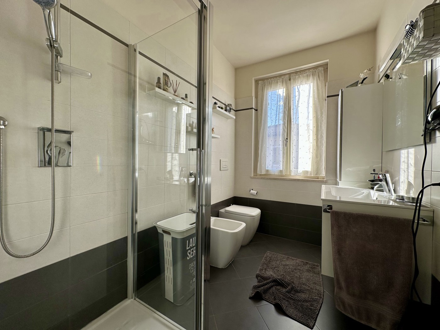 Trilocale arredato in affitto a Peschiera del Garda