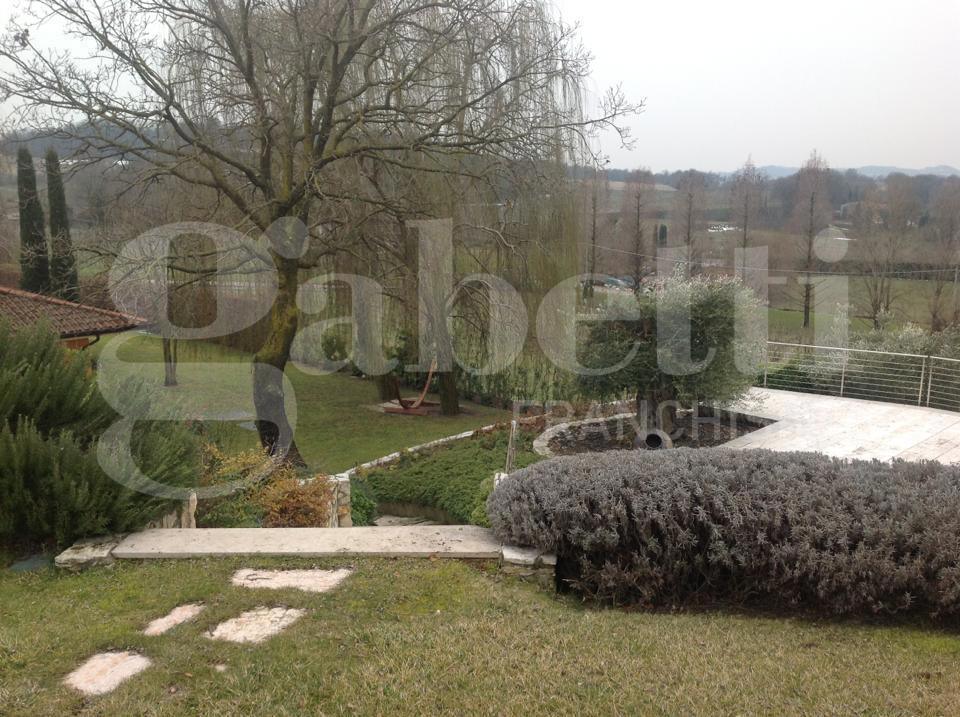 Villa in vendita a Valeggio sul Mincio