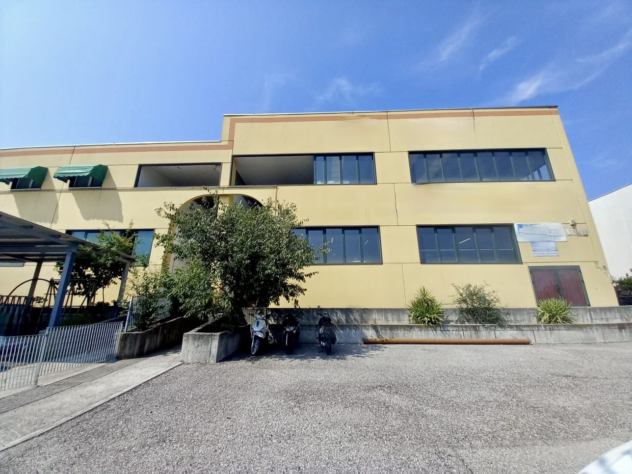 Capannone in vendita a Peschiera del Garda