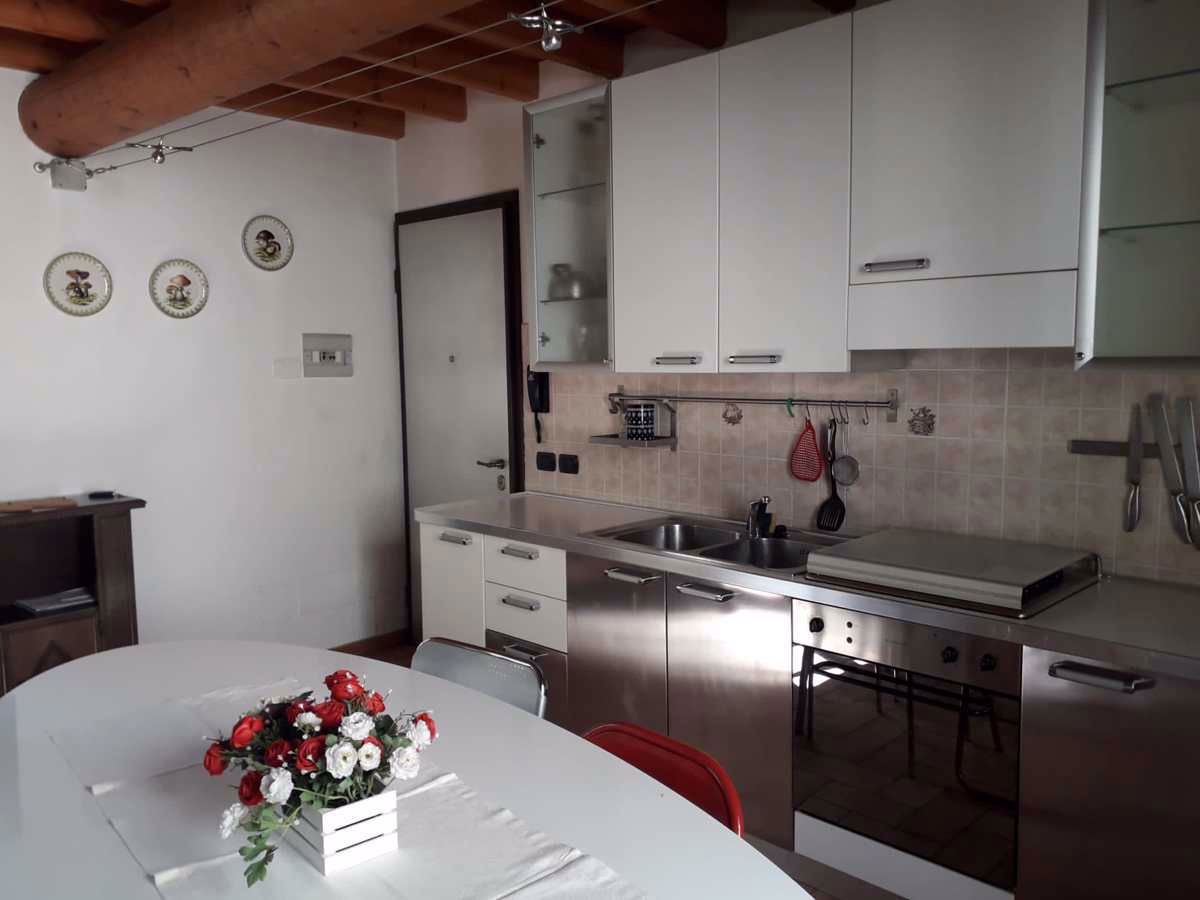 Bilocale arredato in affitto a Monzambano