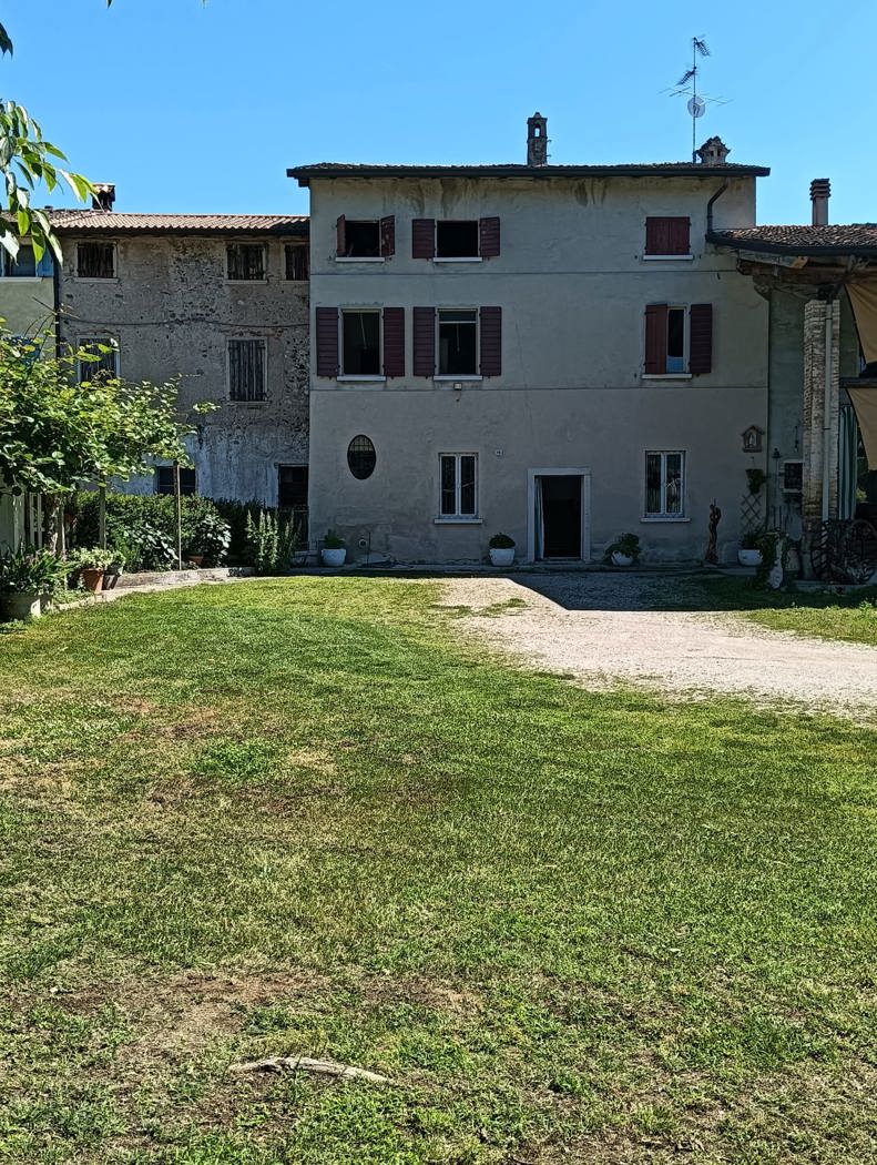 Rustico con giardino a Monzambano