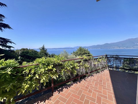 Villa vista lago a Torri del Benaco