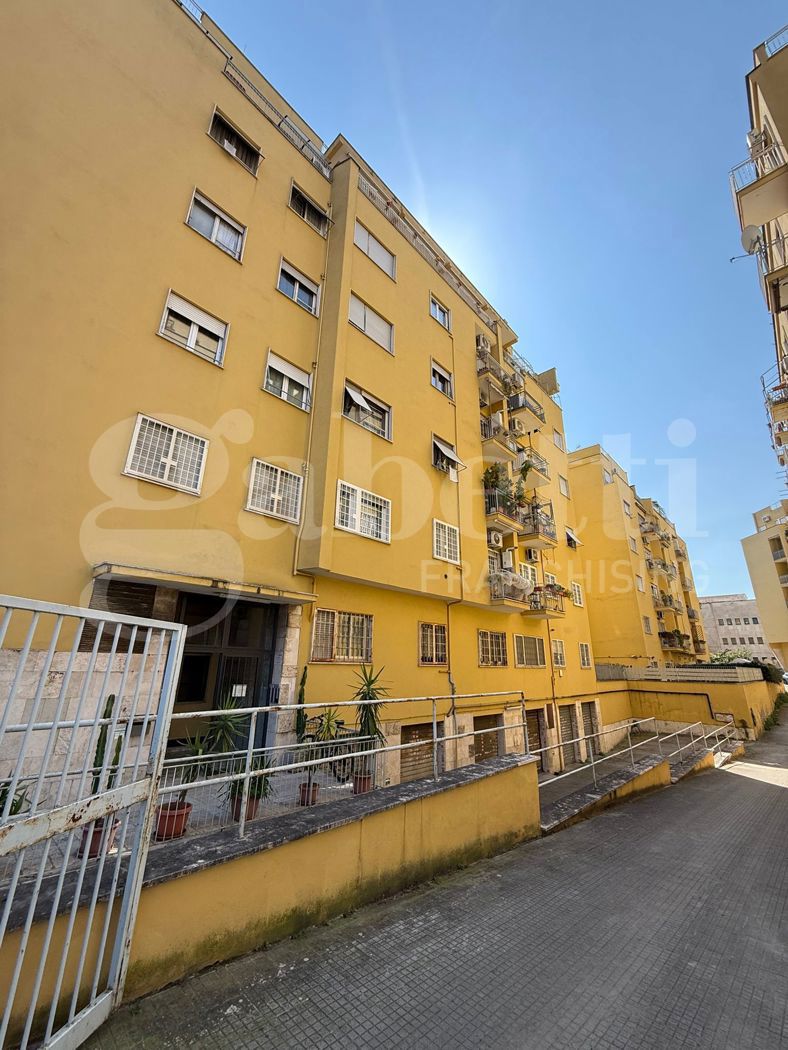 Quadrilocale arredato in affitto a Roma