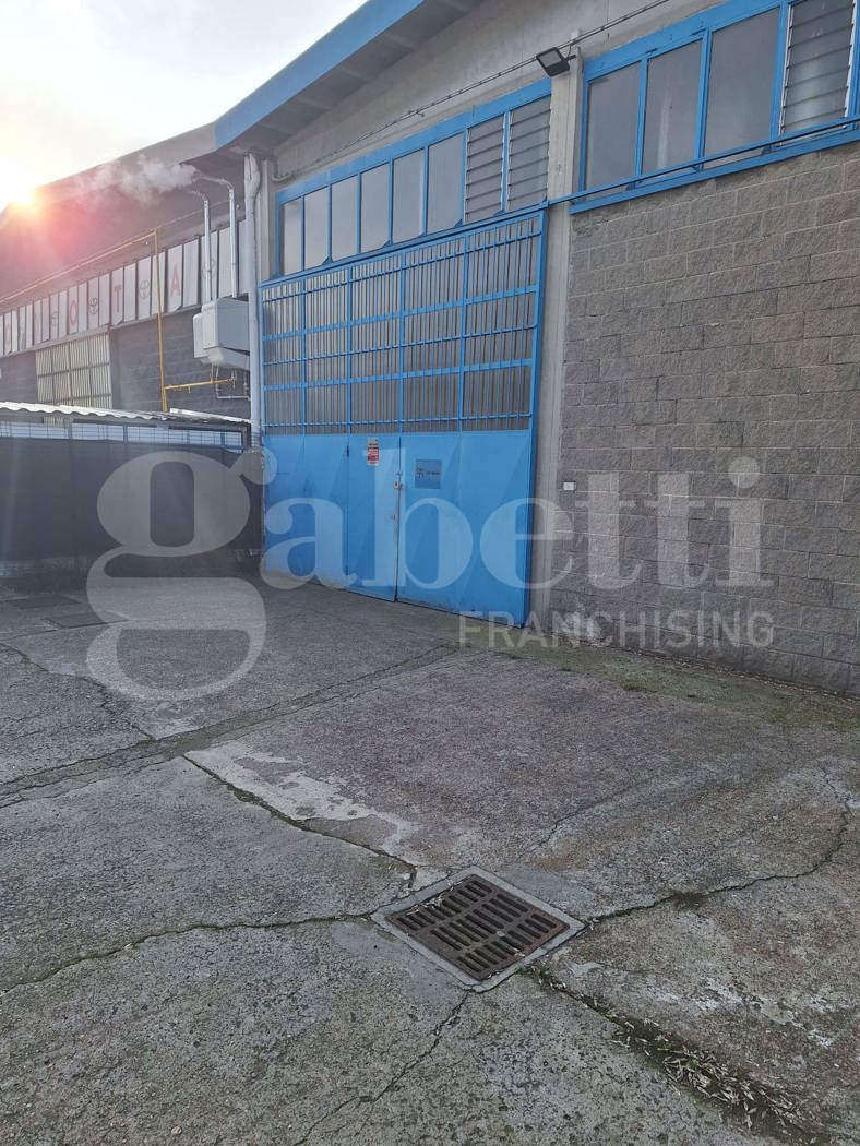 Capannone in affitto a Rozzano