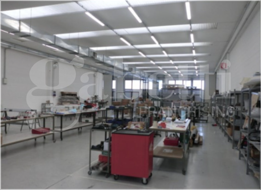 Capannone in vendita a Rosate